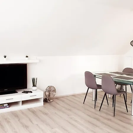 Sam's Place Apartment *