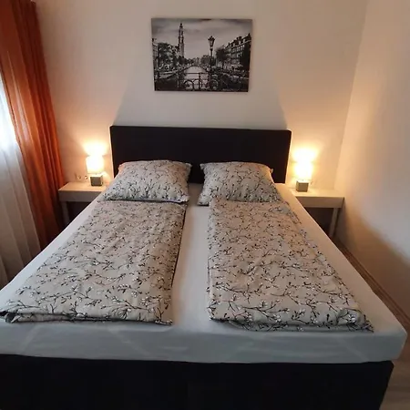 Sam's Place Apartment